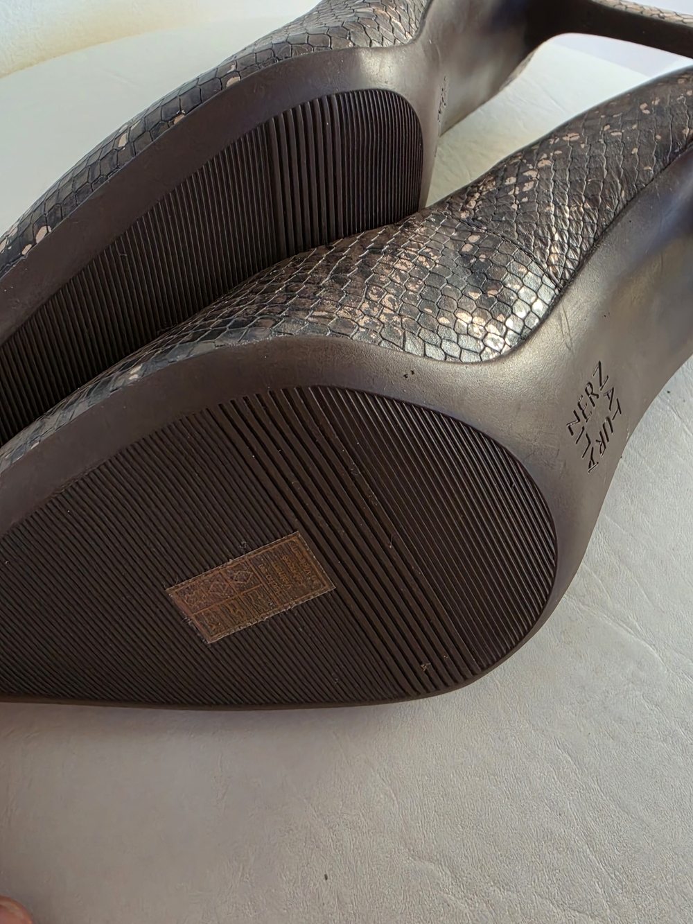 Naturalizer - BNWOT Metallic Snake-Print Pointed Toe Pumps - Picture 4 of 7